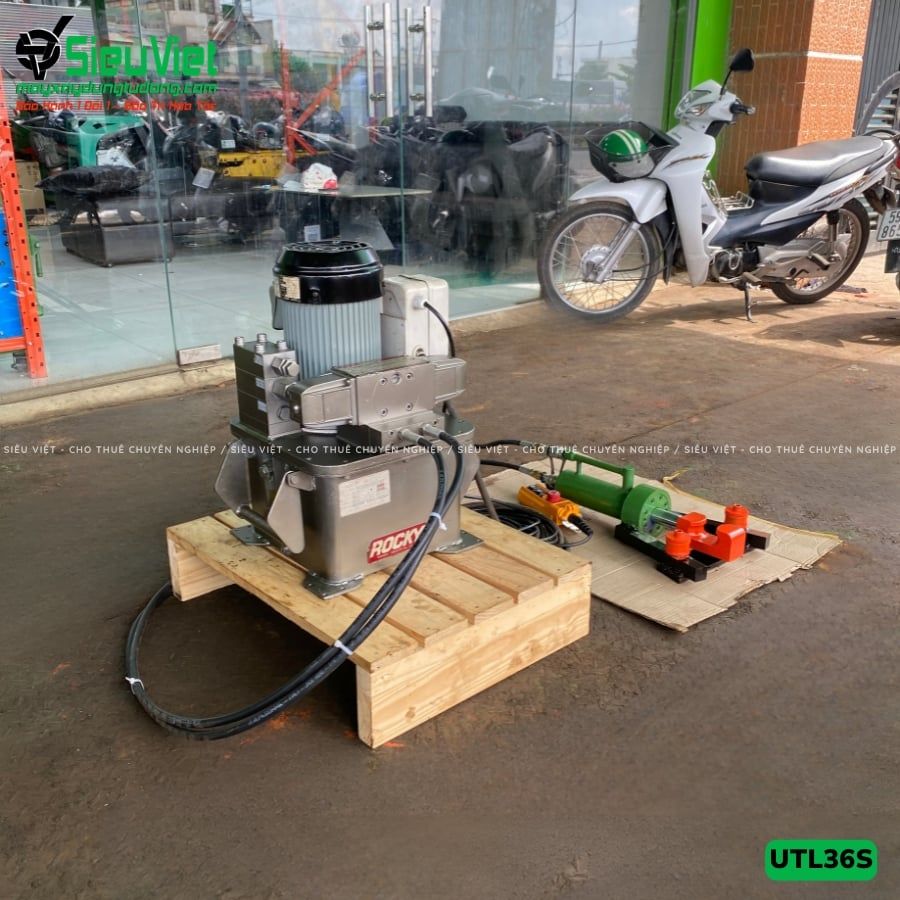Thuê Ngày Máy uốn, sửa sắt cầm tay phi 32 UTL36S - Điện 220V, Dân dụng