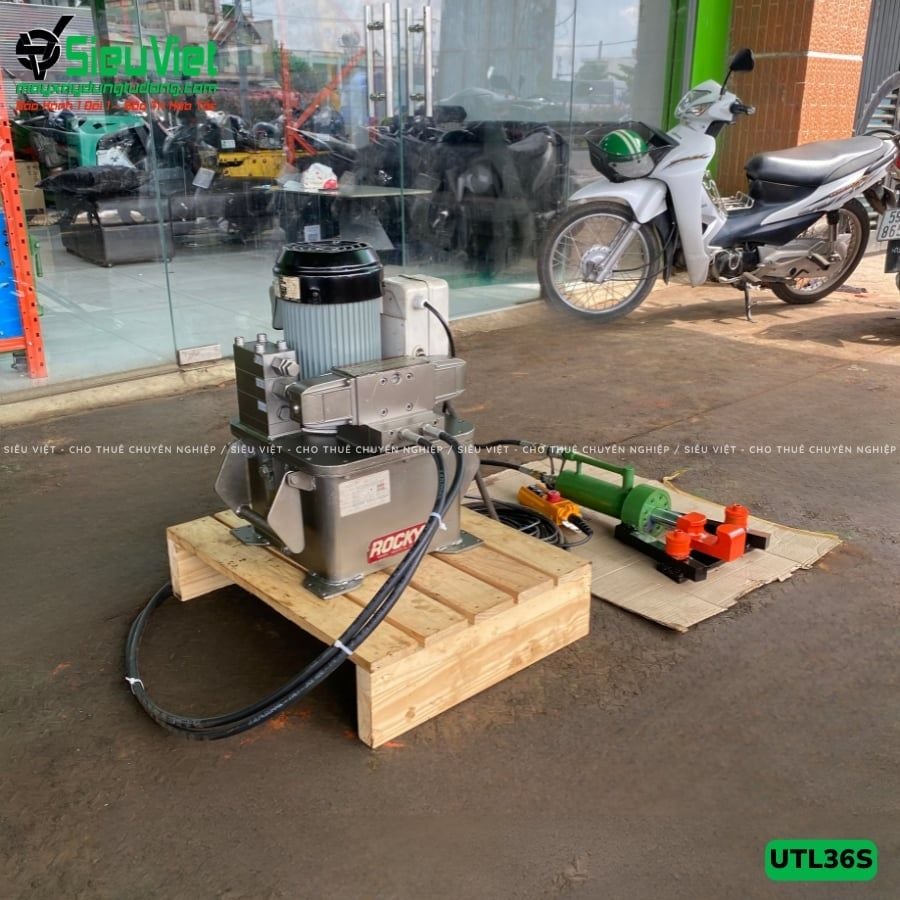 Thuê Tháng Máy uốn, sửa sắt cầm tay phi 32 UTL36S - Điện 220V, Dân dụng