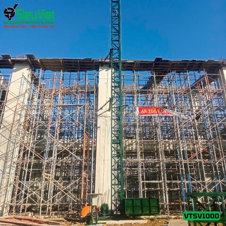Vận thăng nâng hàng 1000kg cao 18m (Điện 380V, 3 phase)