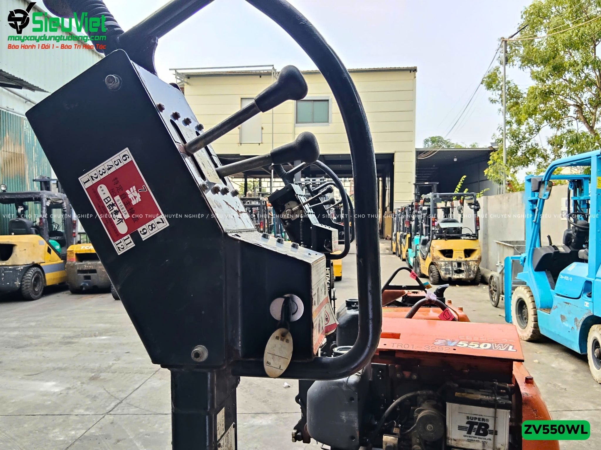 Xe lu rung dắt tay 600Kg Hitachi ZV550WL Nhật Bản (11031)