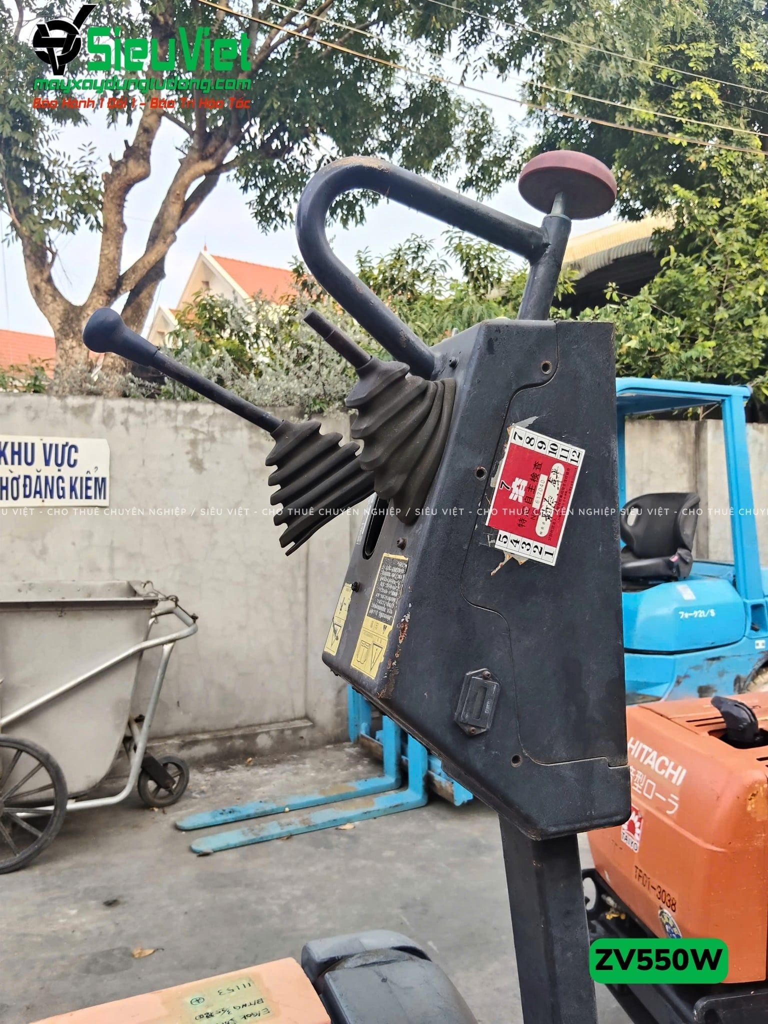 Xe lu rung dắt tay 620Kg Hitachi ZV550W Nhật Bản (11153)