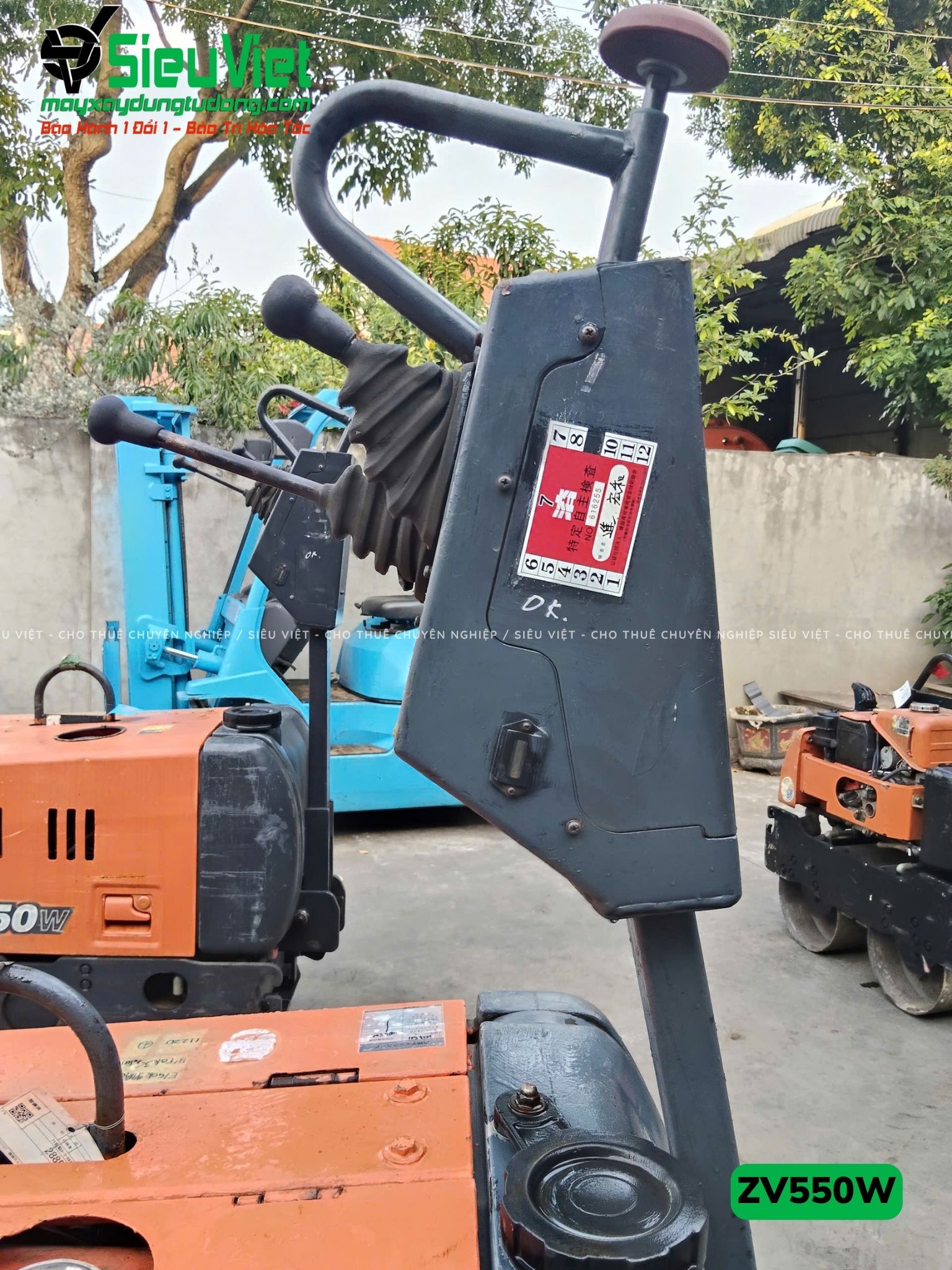 Xe lu rung dắt tay 620Kg Hitachi ZV550W Nhật Bản (11220)