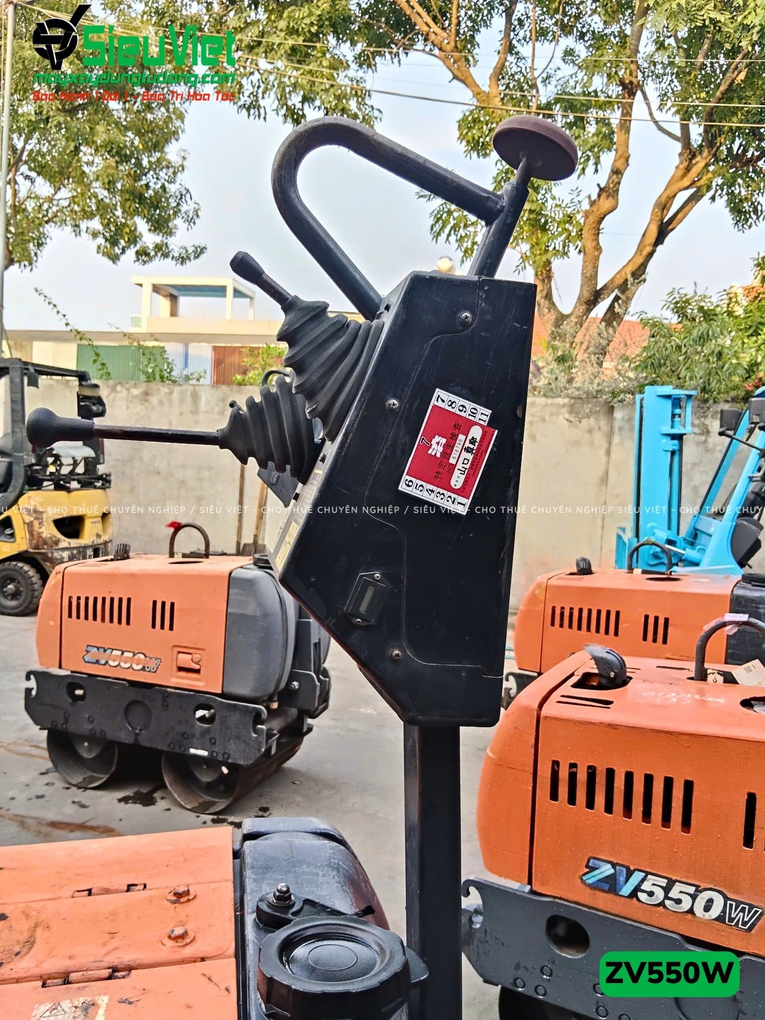 Xe lu rung dắt tay 620Kg Hitachi ZV550W Nhật Bản (11370)