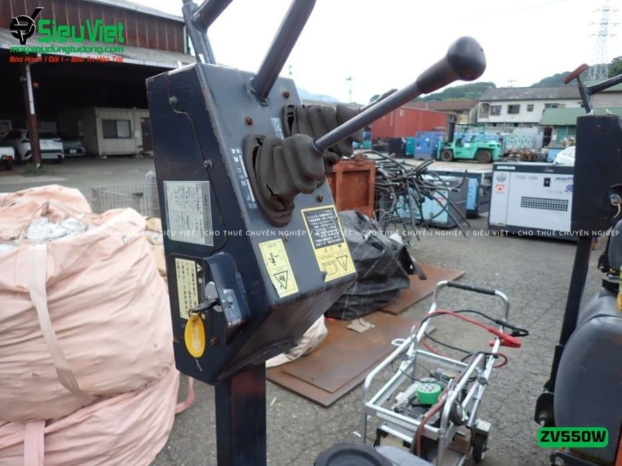 Xe lu rung dắt tay 620Kg Hitachi ZV550W Nhật Bản (11229)