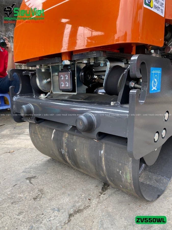 Xe lu rung dắt tay 600Kg Hitachi ZV550WL Nhật Bản (11078)