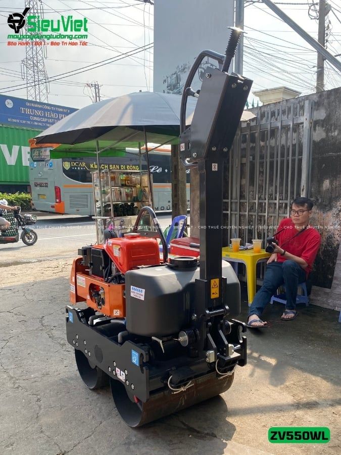 Xe lu rung dắt tay 600Kg Hitachi ZV550WL Nhật Bản (11078)