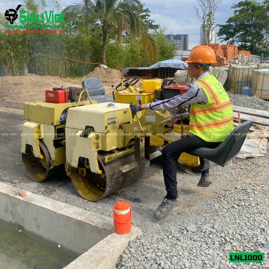 Thuê Tháng Xe lu rung nhỏ 1-1.2 tấn Nhật Bản - LNL12