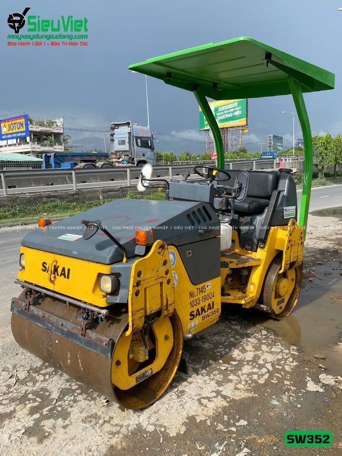 Xe lu rung nhỏ 2.8 tấn Sakai SW352 Nhật Bản (VSW3010160)