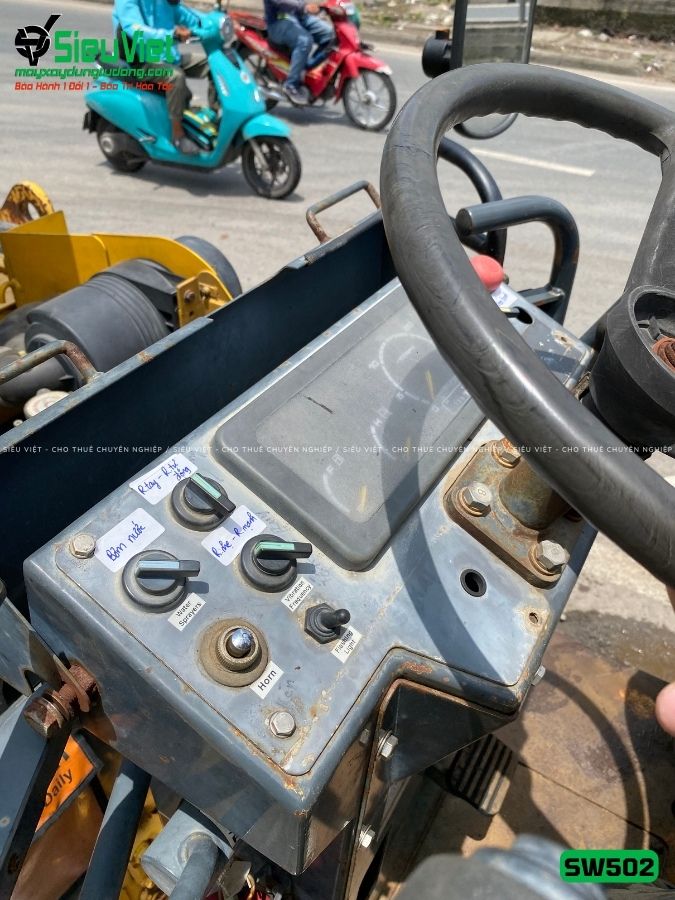 Xe lu rung nhỏ 4.1 tấn Sakai SW502 Nhật Bản (VSW3110168)
