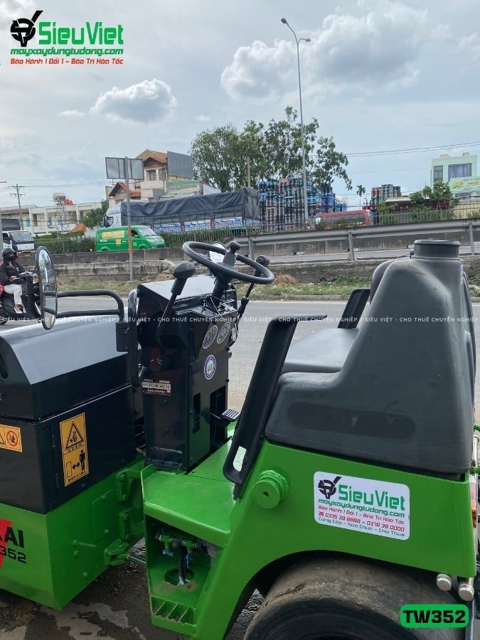 Xe lu rung nhỏ 2.5 tấn Sakai TW352 Nhật Bản (Năm 2005)