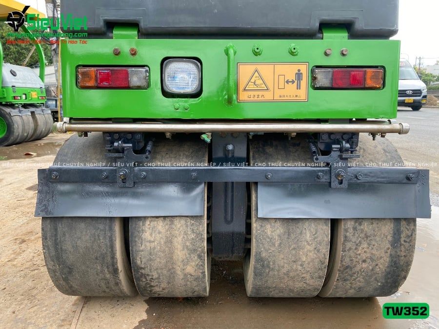 Xe lu rung nhỏ 2.5 tấn Sakai TW352 Nhật Bản (Năm 2005)