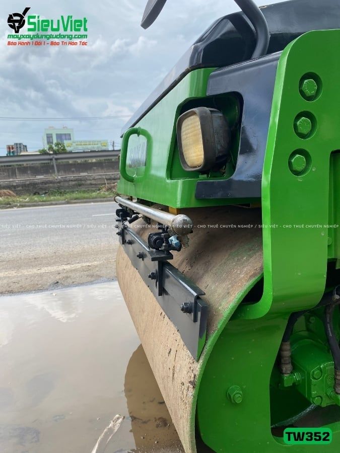 Xe lu rung nhỏ 2.5 tấn Sakai TW352 Nhật Bản (Năm 2005)