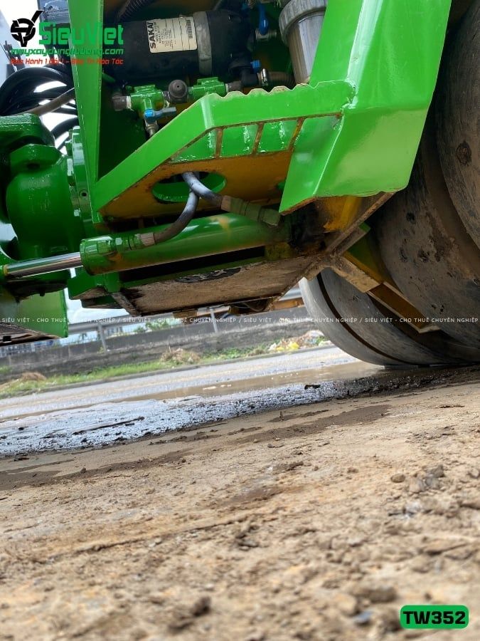 Xe lu rung nhỏ 2.5 tấn Sakai TW352 Nhật Bản (Năm 2005)