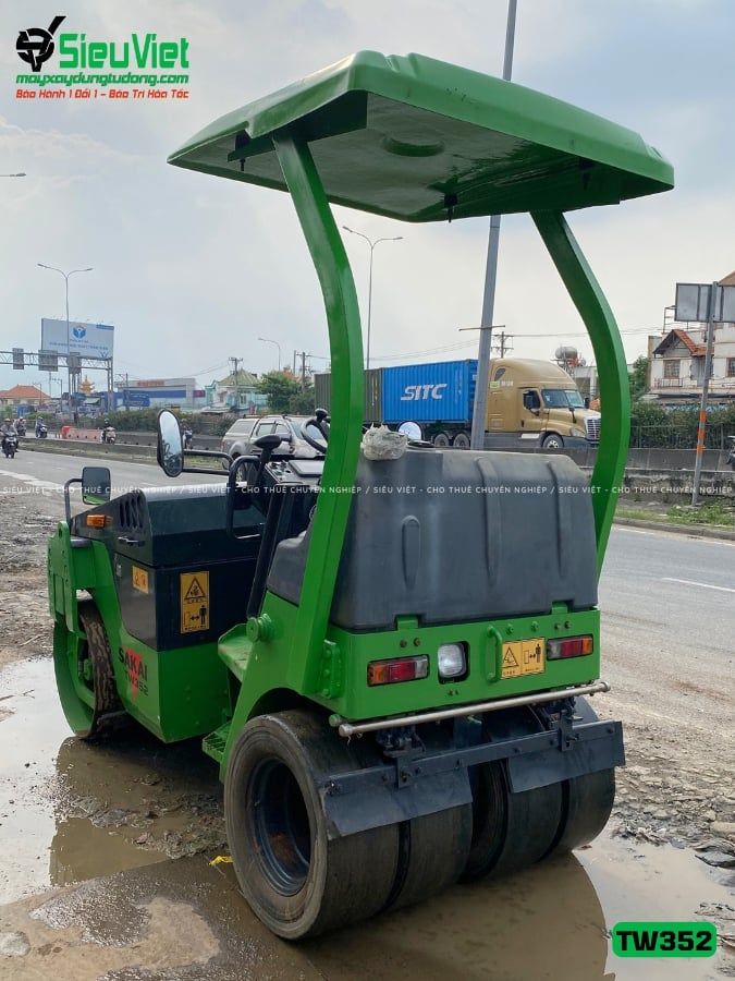 Xe lu rung nhỏ 2.5 tấn Sakai TW352 Nhật Bản (Năm 2005)