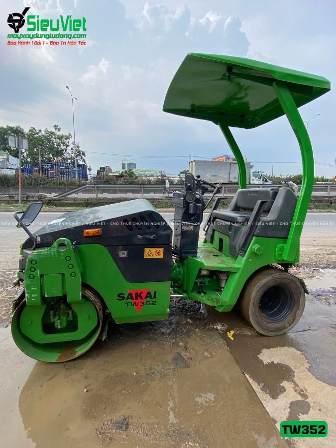 Xe lu rung nhỏ 2.5 tấn Sakai TW352 Nhật Bản (Năm 2005)