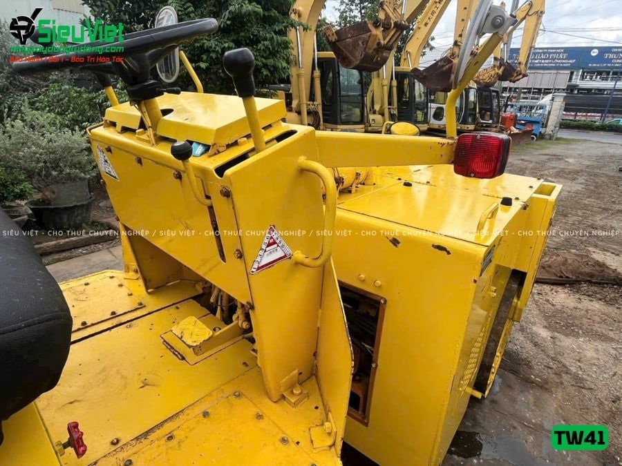 Xe lu rung nhỏ 3.3 tấn Sakai TW41 Nhật Bản (VTW212082)