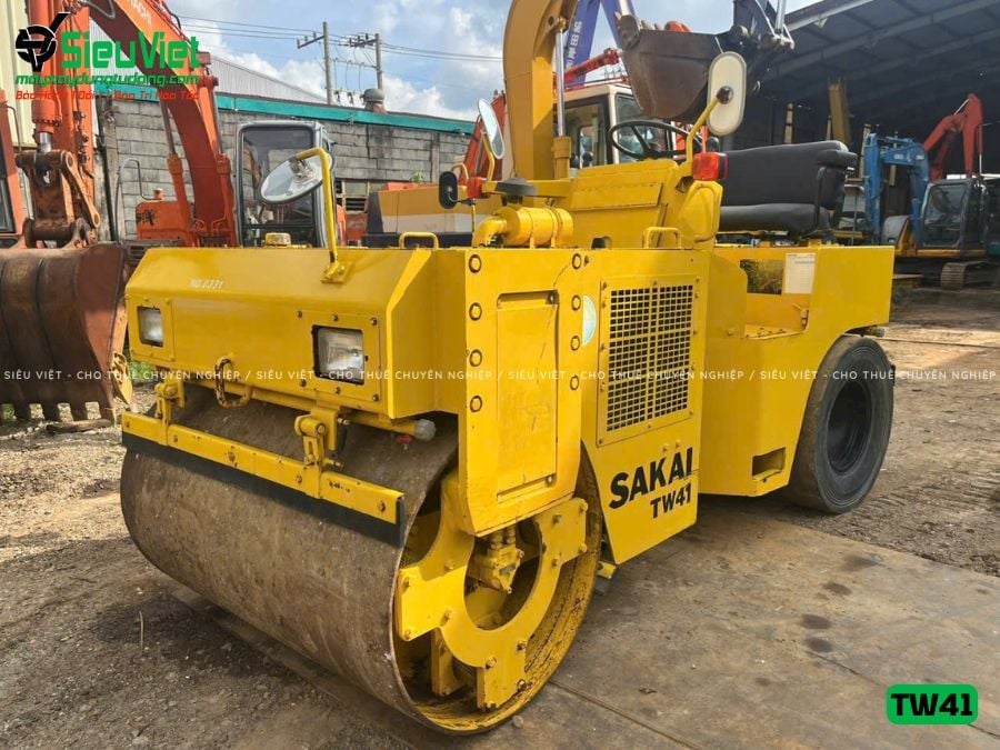 Xe lu rung nhỏ 3.3 tấn Sakai TW41 Nhật Bản (VTW212082)