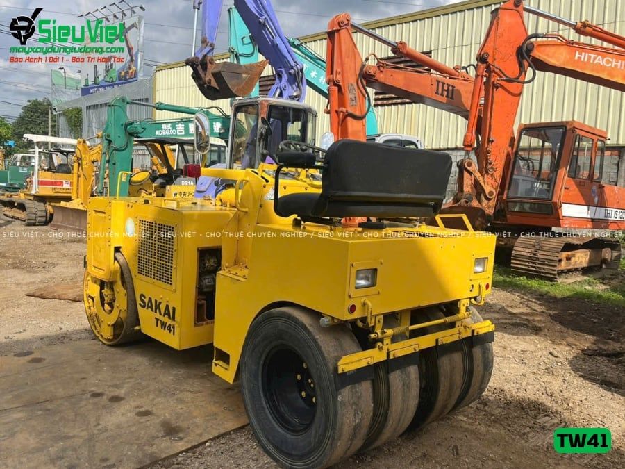 Xe lu rung nhỏ 3.3 tấn Sakai TW41 Nhật Bản (VTW212082)