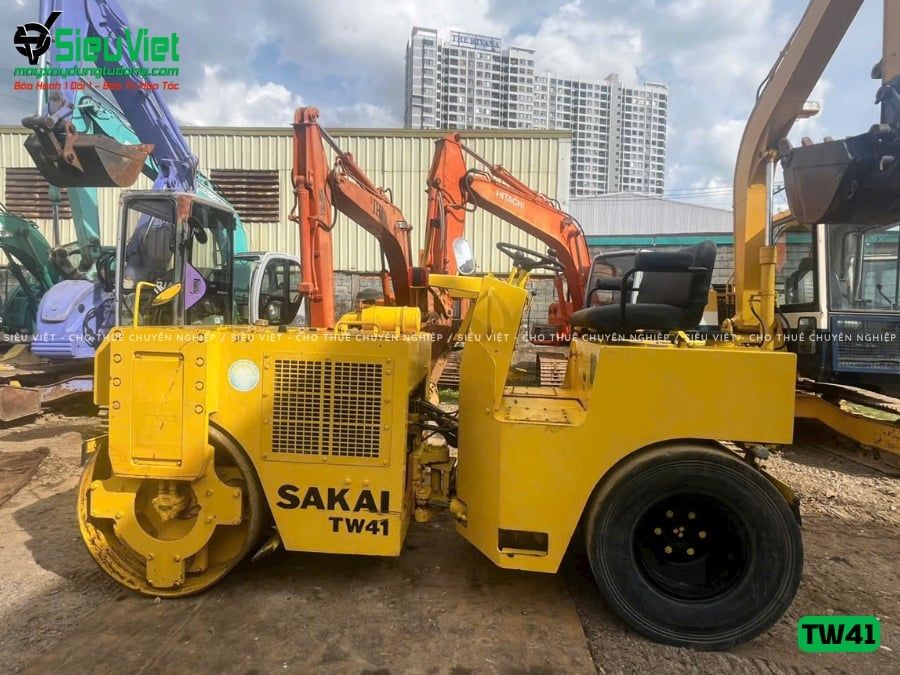 Xe lu rung nhỏ 3.3 tấn Sakai TW41 Nhật Bản (VTW212082)
