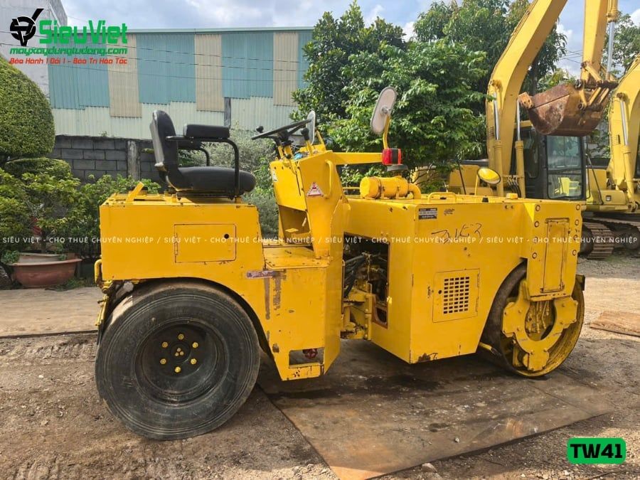 Xe lu rung nhỏ 3.3 tấn Sakai TW41 Nhật Bản (VTW212082)