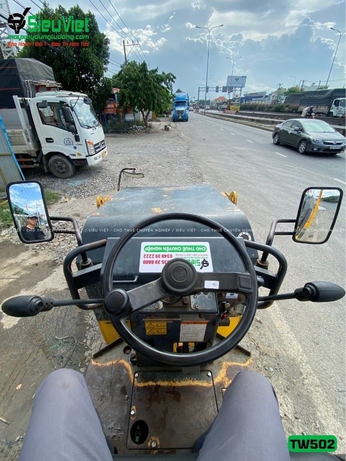 Xe lu rung nhỏ 3.3 tấn Sakai TW502 Nhật Bản (VTW3110251)