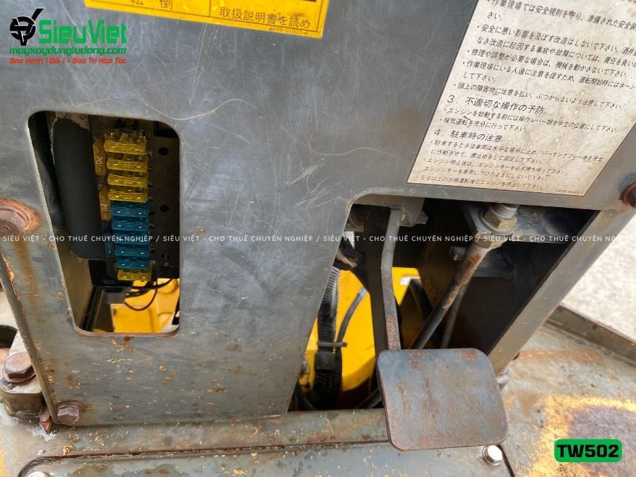 Xe lu rung nhỏ 3.3 tấn Sakai TW502 Nhật Bản (VTW3110251)