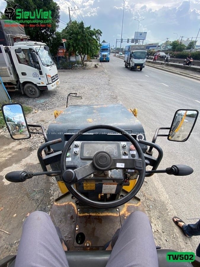 Xe lu rung nhỏ 3.3 tấn Sakai TW502 Nhật Bản (VTW3110251)