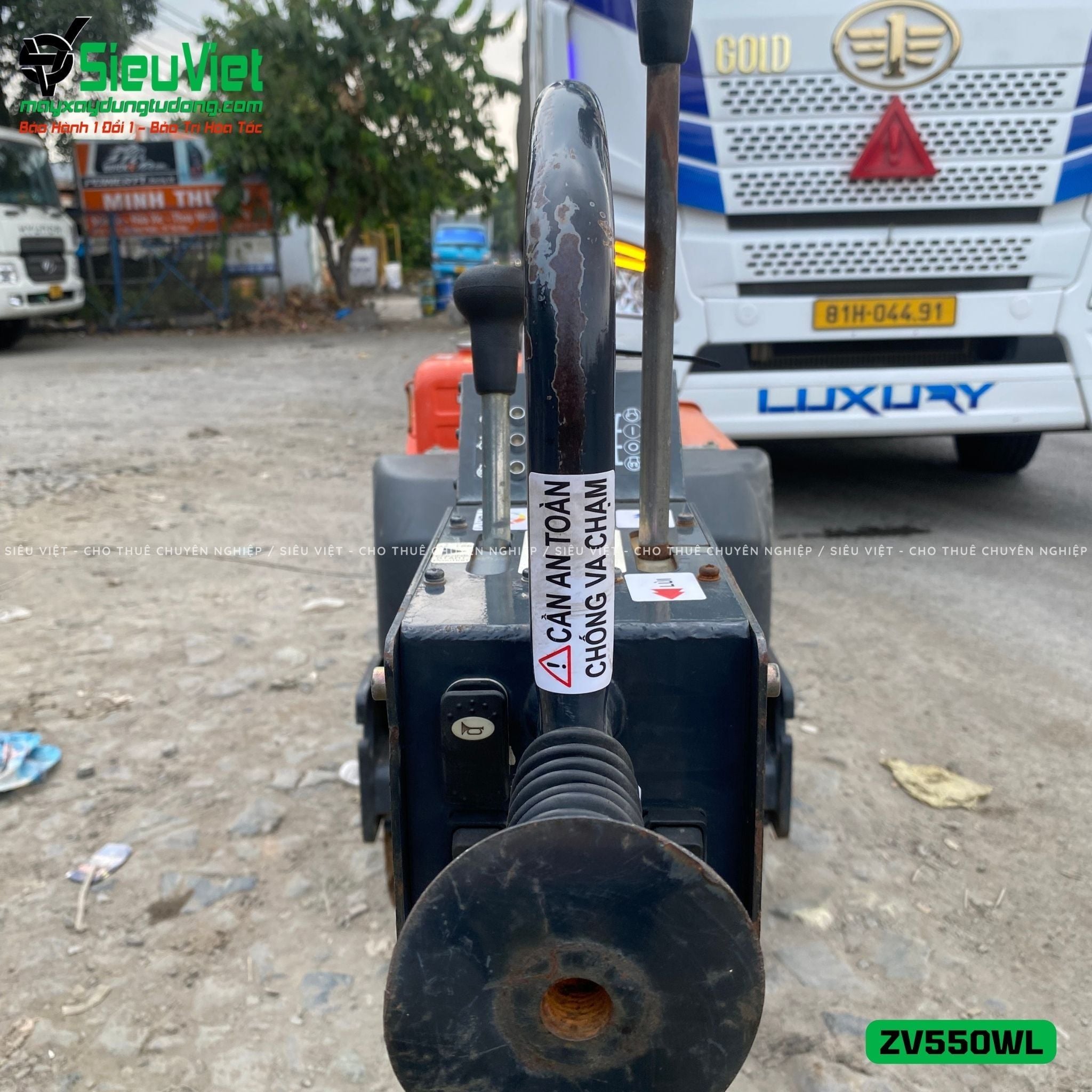 Xe lu rung dắt tay 583Kg Hitachi ZV550WL Nhật Bản (10193)