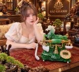  Đồng hồ trưng bày chất liệu ngọc 