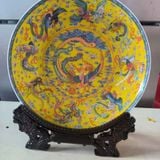  Đĩa Gốm Sứ Trưng Bày Họa Tiết Long Phụng Hoàng Gia Nền Vàng BKCECN-10569 