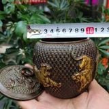  Hũ Đồng Tròn Có Nắp Chạm Họa Tiết Đan Mây Và Phù Điêu Song Hổ Dát Vàng BKMECN-10394 