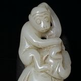  Mặt Ngọc Bích Khắc Khỉ Ngồi Trên Túi Tiền BKSTCN-9451 