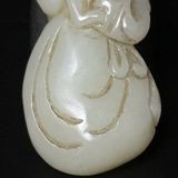  Mặt Ngọc Bích Khắc Khỉ Ngồi Trên Túi Tiền BKSTCN-9451 