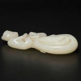  Mặt Ngọc Bích Khắc Khỉ Ngồi Trên Túi Tiền BKSTCN-9451 