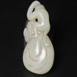  Mặt Ngọc Bích Khắc Khỉ Ngồi Trên Túi Tiền BKSTCN-9451 