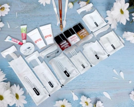  Bộ Amenities Nhật Bản SET-AME-18: Bao Bì Hoa Trắng Tinh Tế & Nhựa Sinh Học 