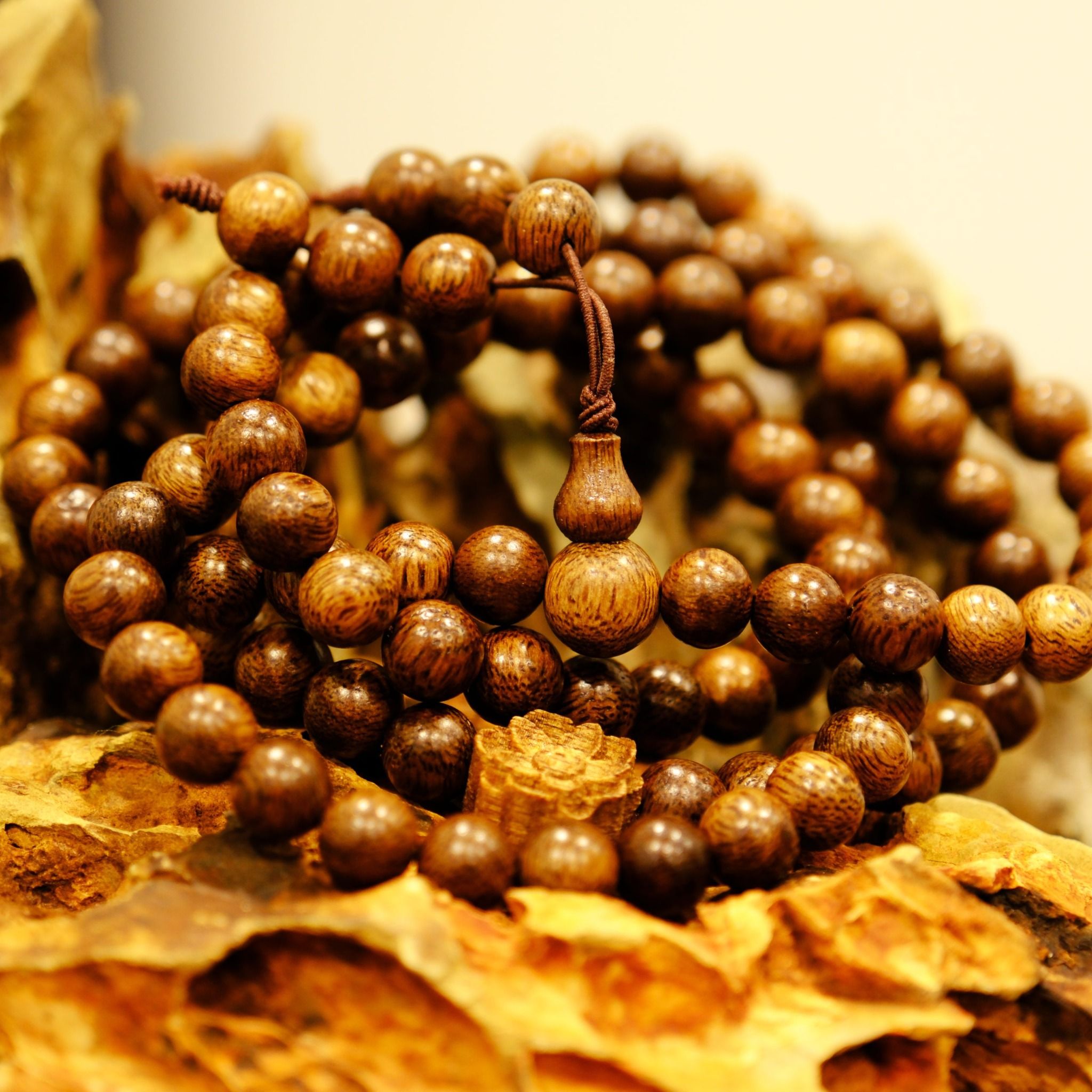  Vòng Trầm hương Như Ý 108 hạt – 6 ly + Charm hoa sen 