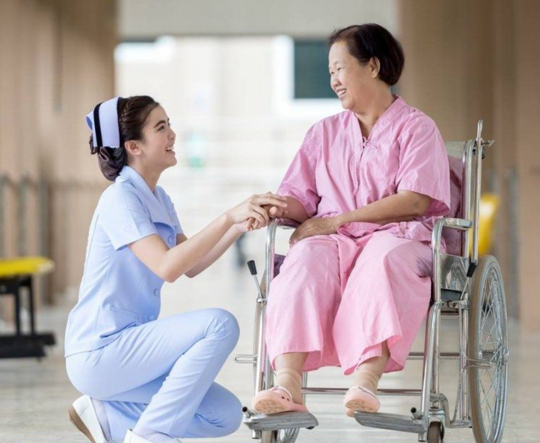  Nhân viên chăm sóc điều dưỡng 