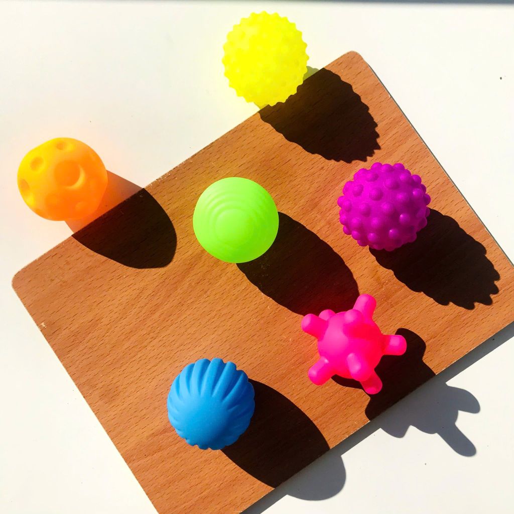  Đồ chơi - Bóng xúc giác giúp phát triển xúc giác, thị giác, thính giác cho bé (Bán lẻ 6 mẫu) 