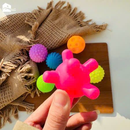  Đồ chơi - Bóng xúc giác giúp phát triển xúc giác, thị giác, thính giác cho bé (Bán lẻ 6 mẫu) 