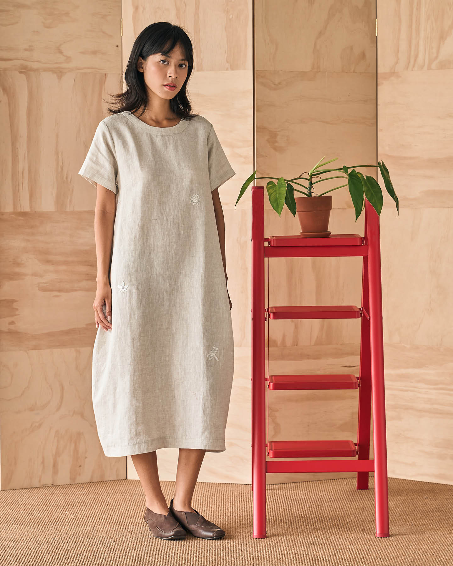  Đầm Linen Côn Trùng tay ngắn 