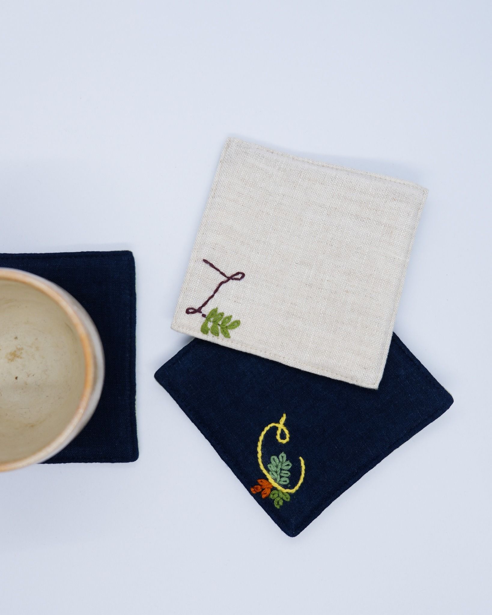 Lót ly chần bông thêu tay - Linen