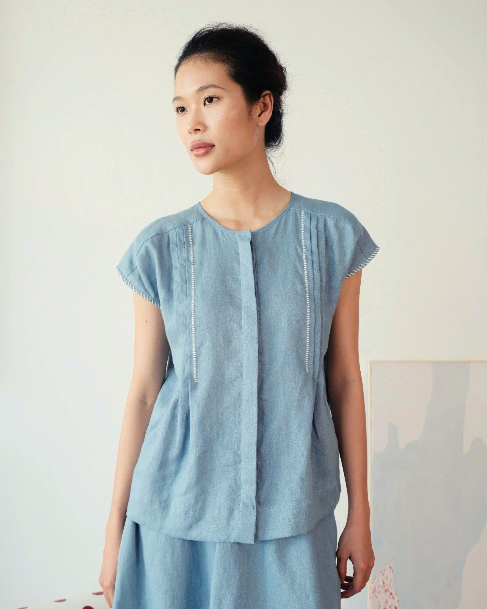 Áo Linen Dramatic Tay Liền Cổ Tròn -chính diện mặt trước