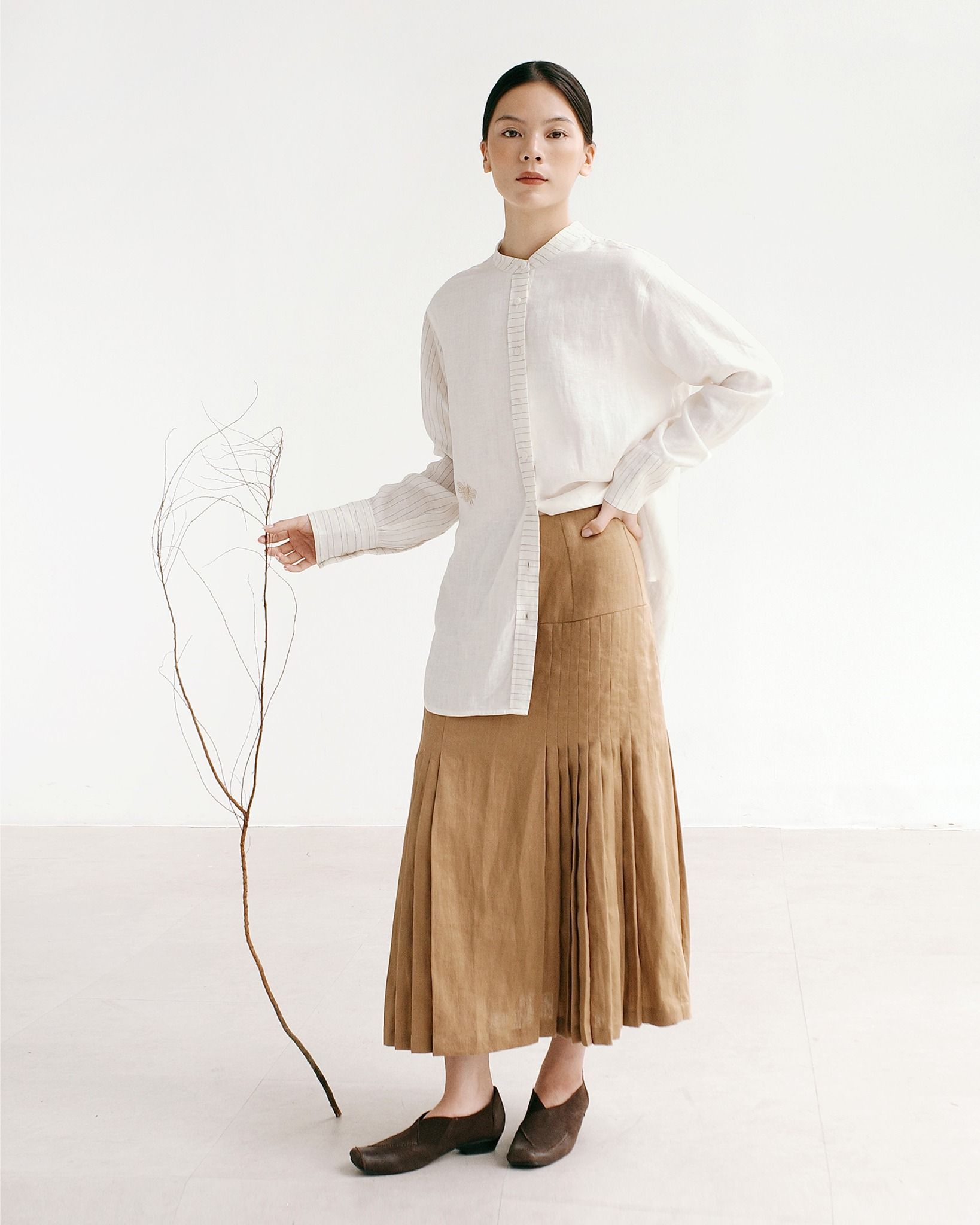 Chân Váy Linen Xếp Ly Xoè Nhẹ Sang Trọng - chính diện mặt trước