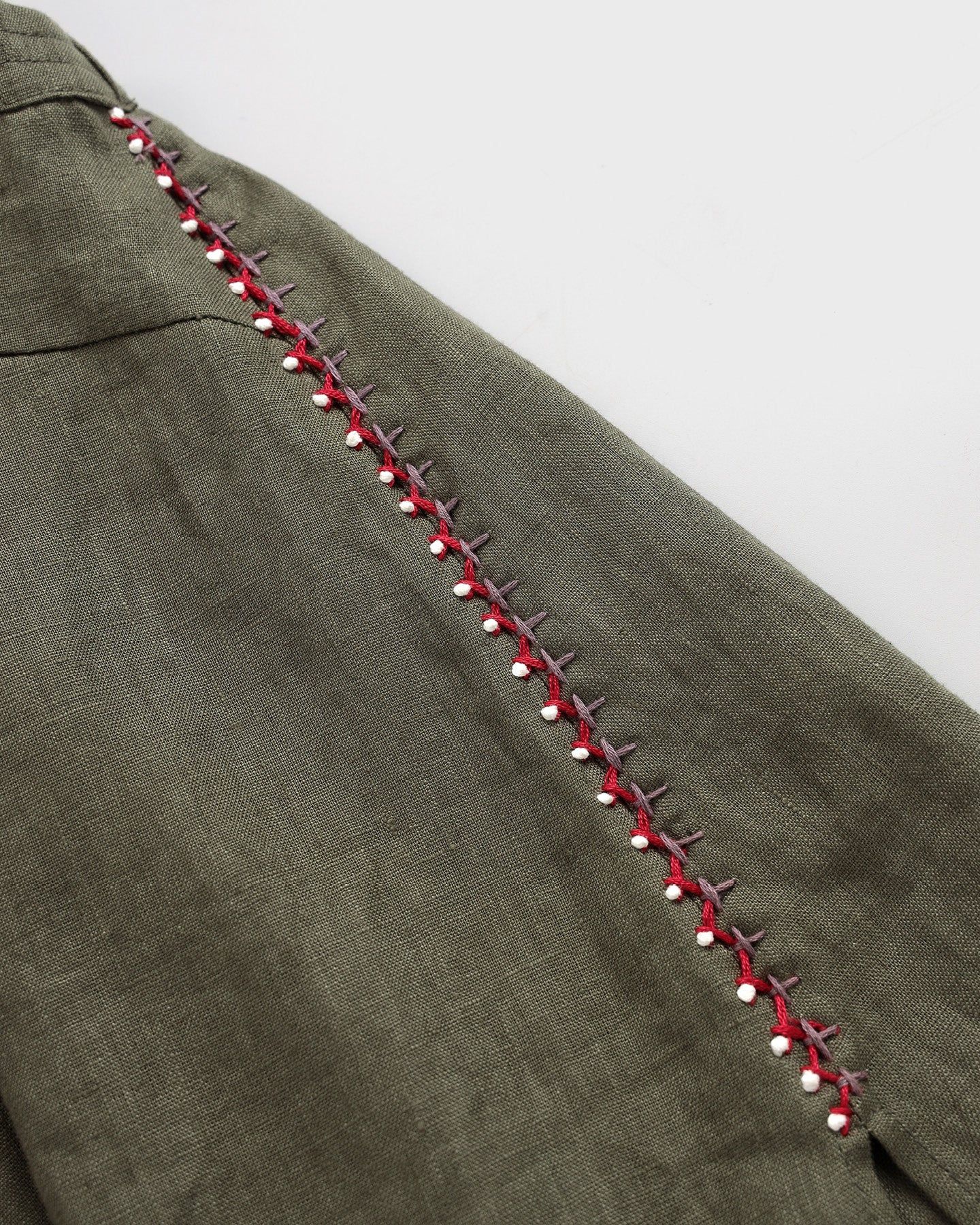 áo dây yếm linen thêu tay dáng a-chính diện mặt trước