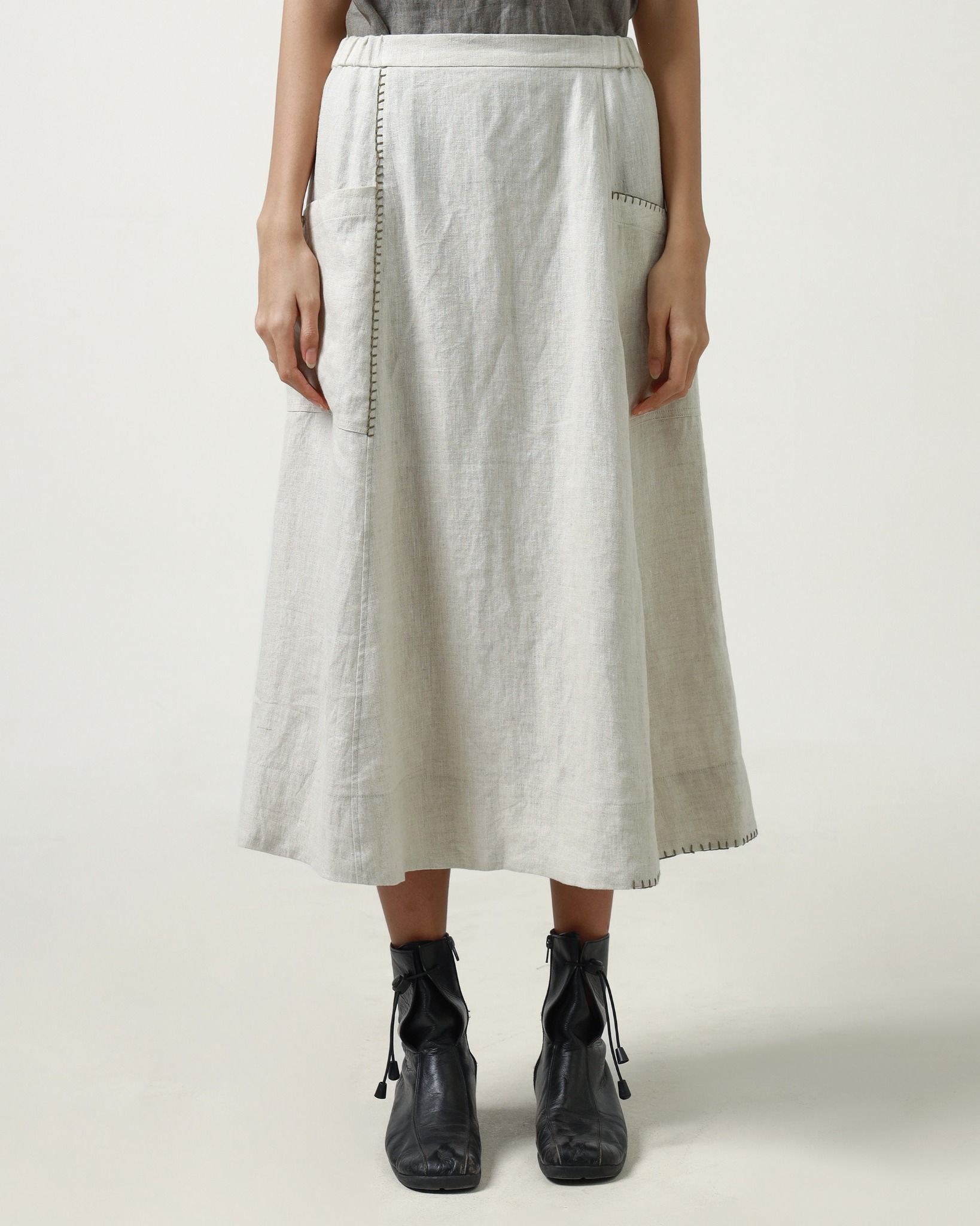 Chân Váy Linen KiKi Có Túi Lưng Thun-chi tiết túi và thêu tay