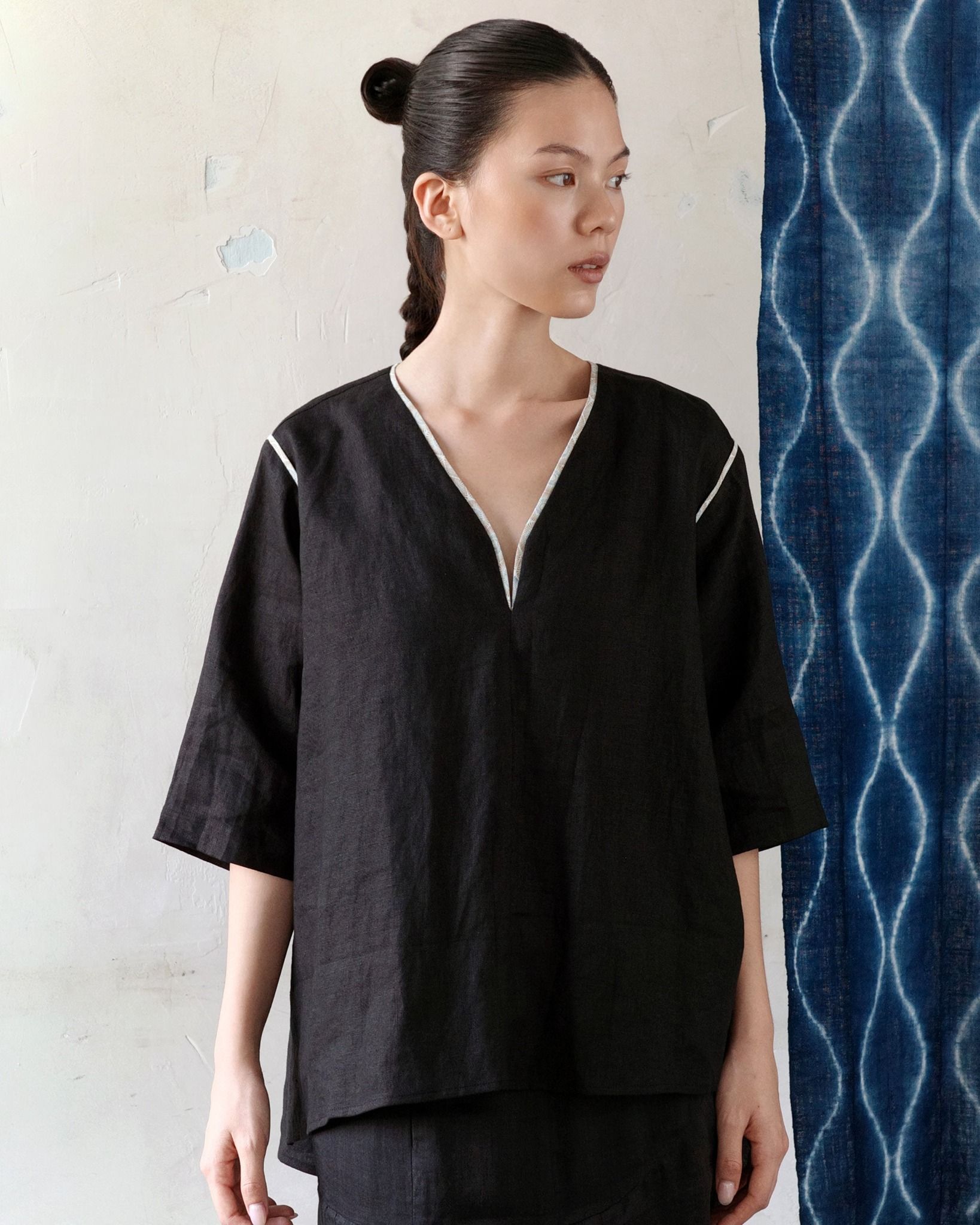Áo Linen Cổ V Dáng A main image 1