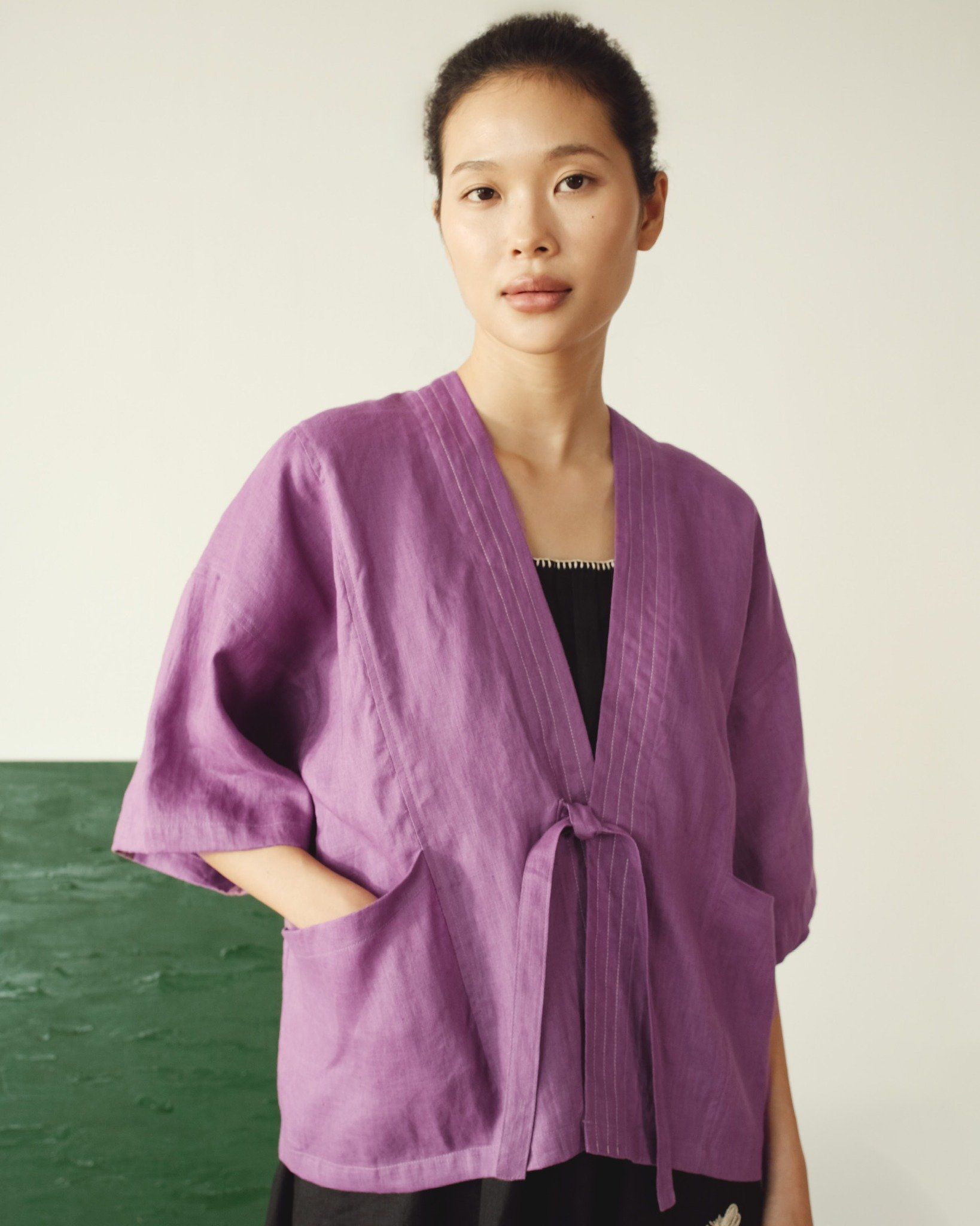 Áo Khoác Linen Kimono Đắp Dáng Lửng-chính diện mặt trước