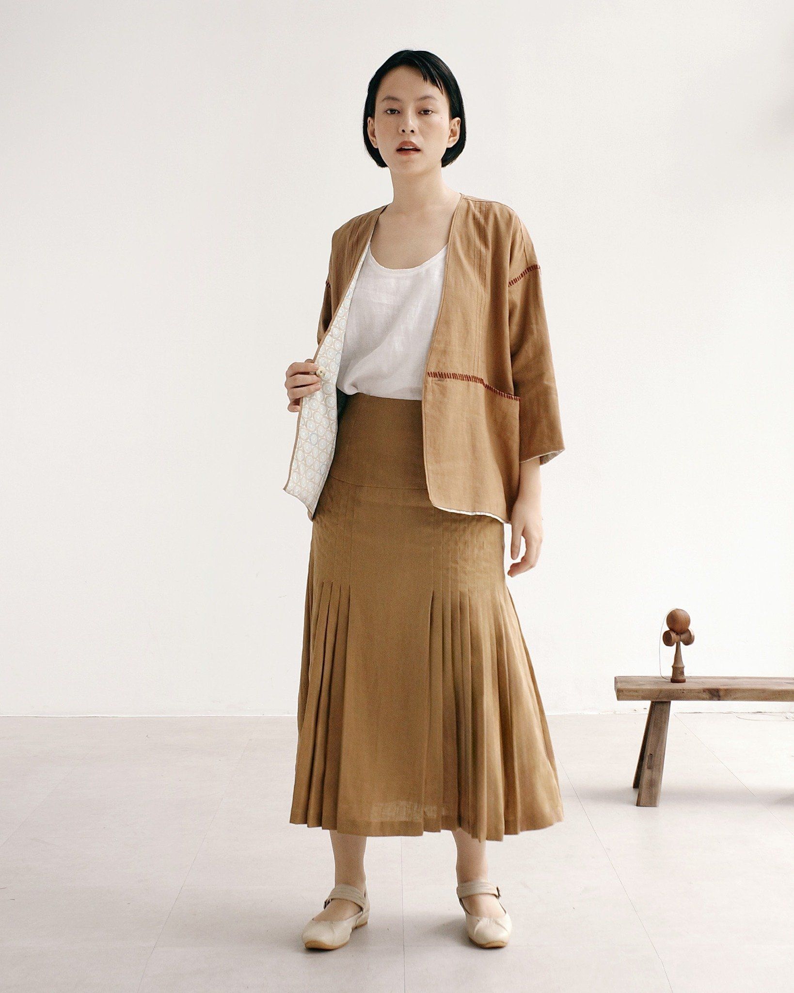 Áo Khoác Vỏ Cây SIZE:M xếp ly ở thân váy