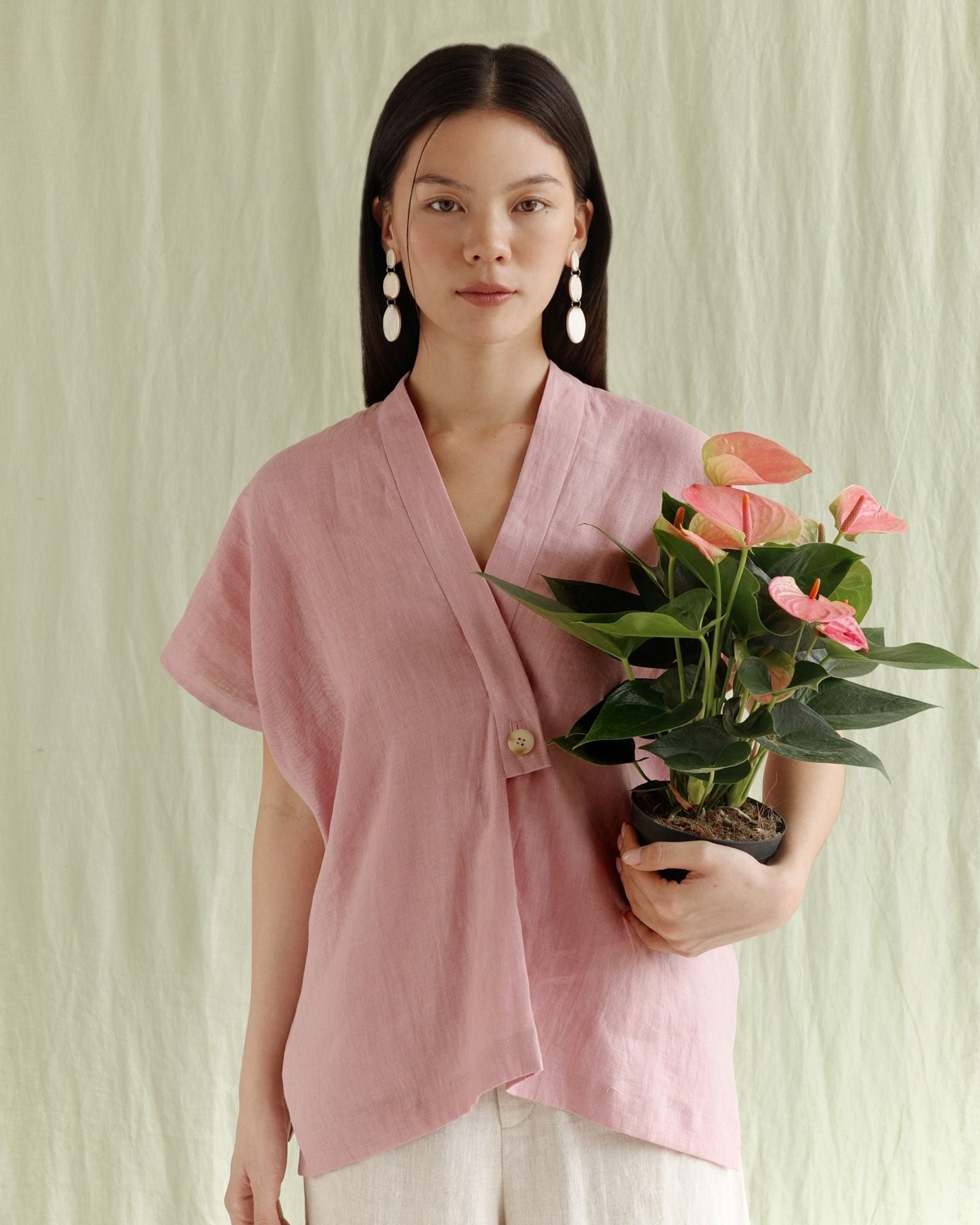 Áo Linen Trăng Non Ôm Nhẹ Dáng Á Đông-chính diện mặt trước